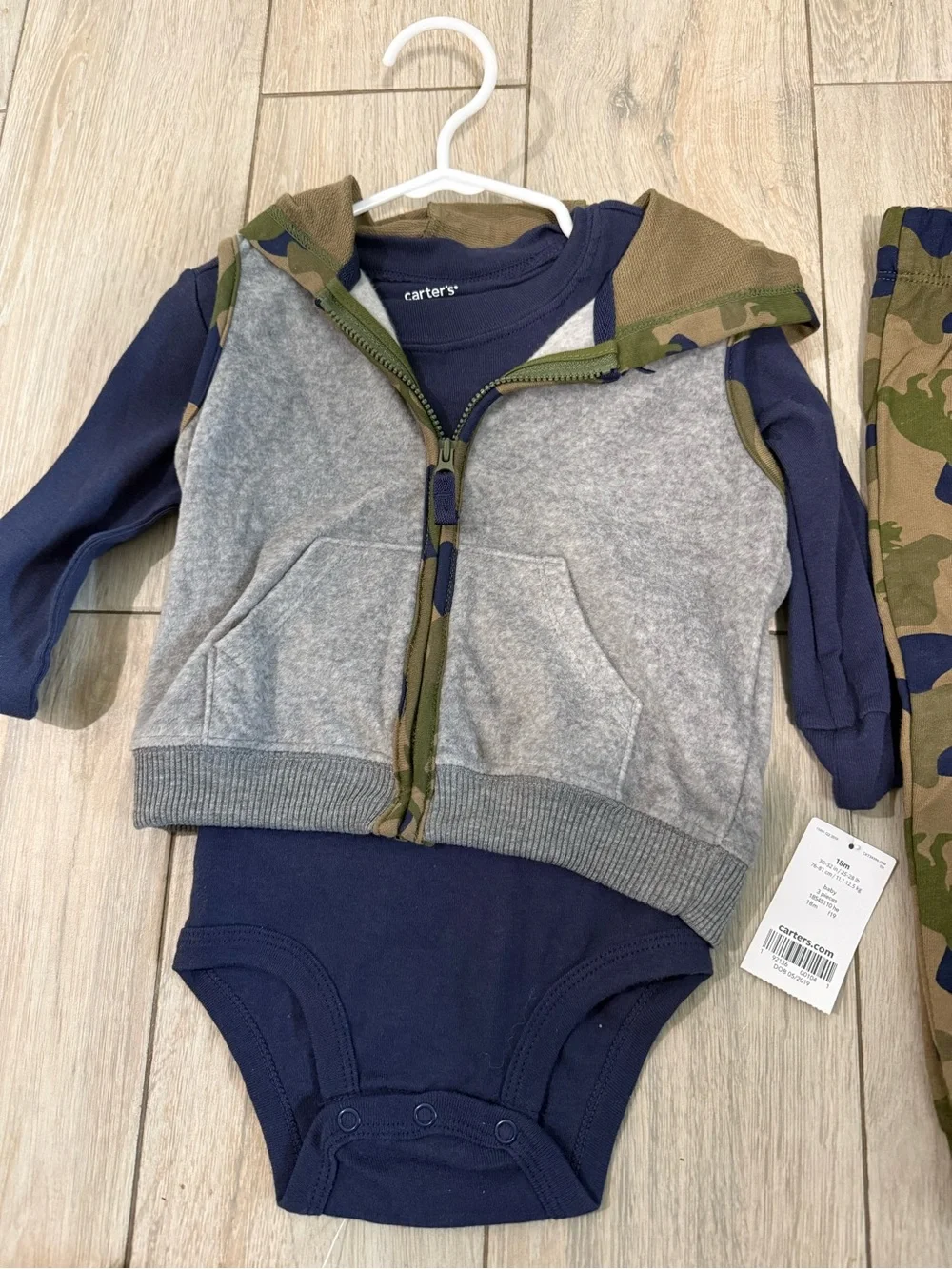 BNWT Carter's Navy & Camo 3-Piece Hoodie, Bodysuit & Joggers - Picture 3 of 6